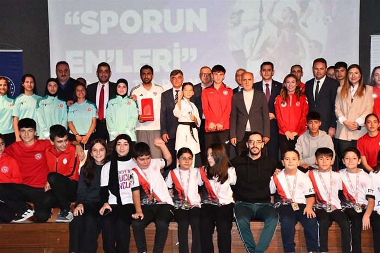 Kırıkkale’de “Sporun En’leri” ödüllerini aldı
